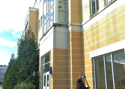 Cleaning Building Windows